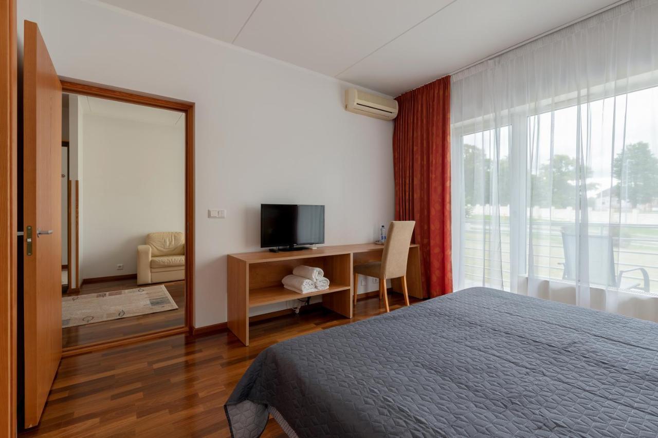 Raadimoisa Hotell Тарту Екстериор снимка