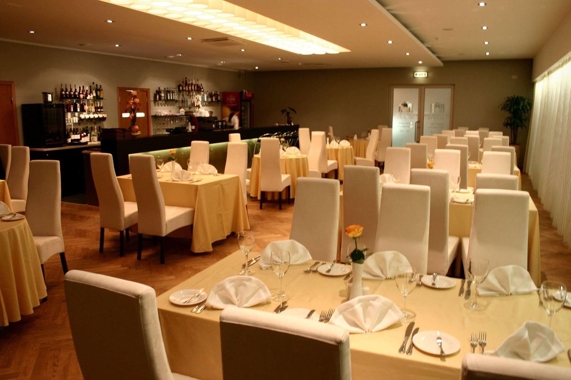 Raadimoisa Hotell Тарту Екстериор снимка