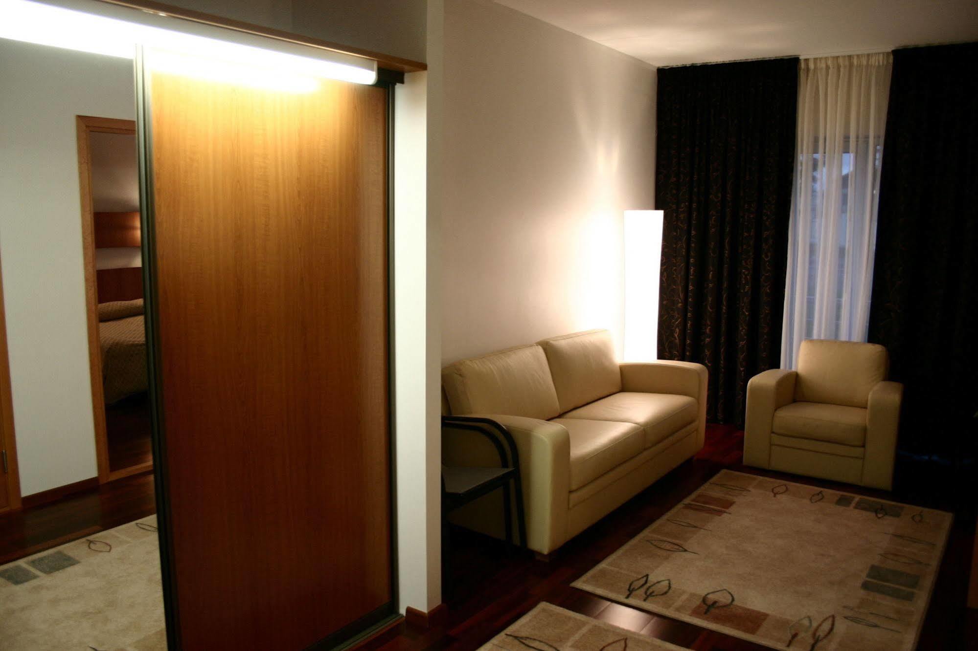 Raadimoisa Hotell Тарту Екстериор снимка