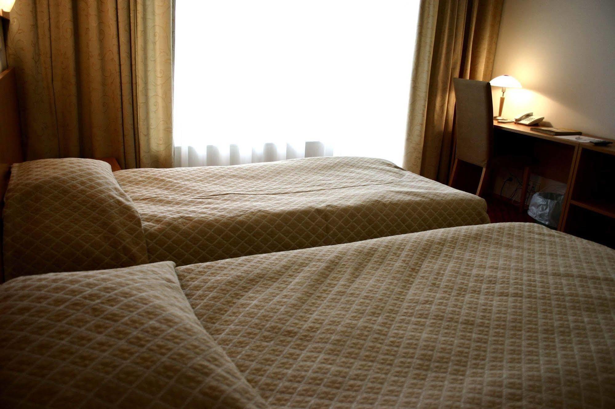 Raadimoisa Hotell Тарту Екстериор снимка