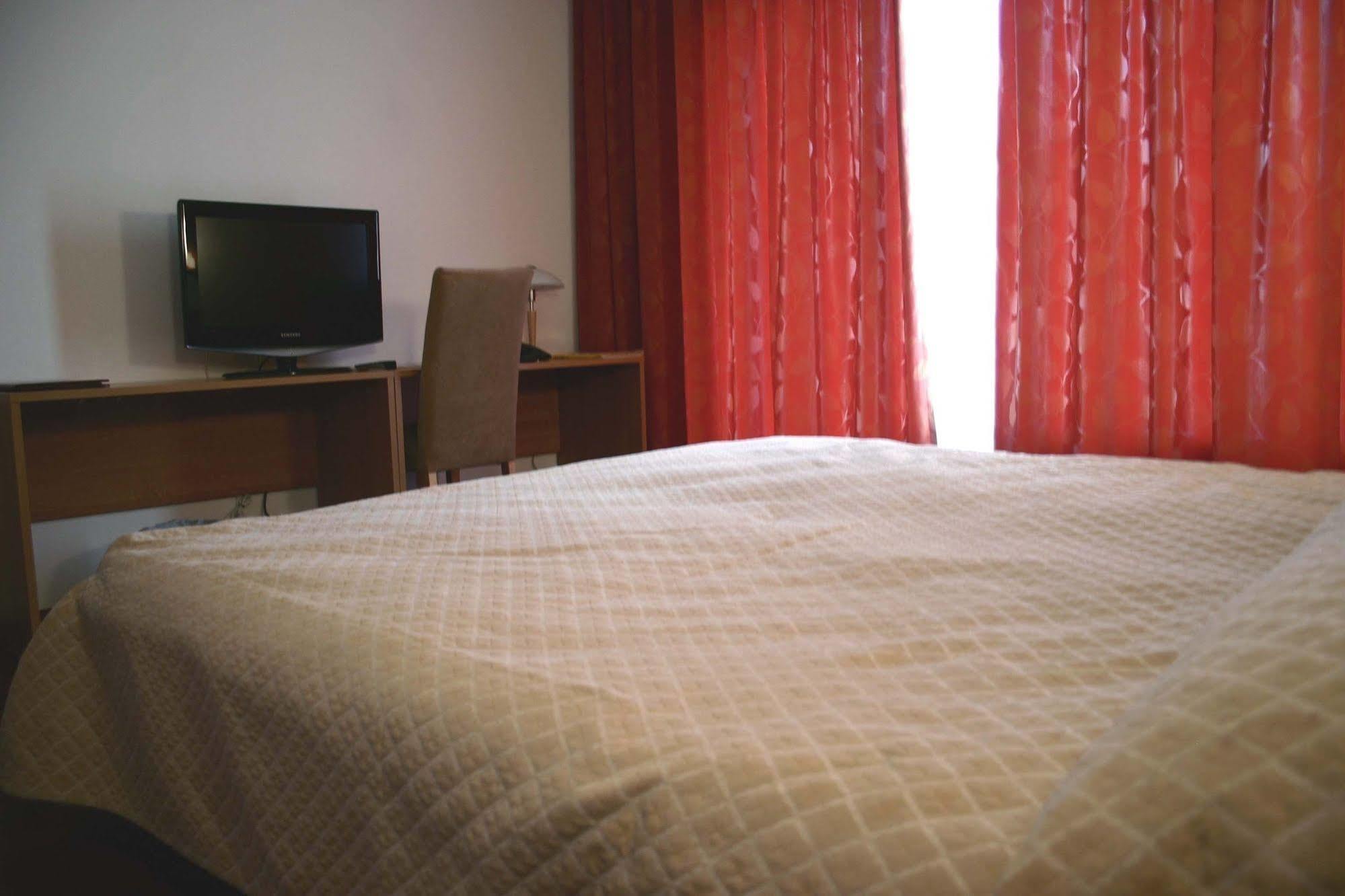 Raadimoisa Hotell Тарту Екстериор снимка
