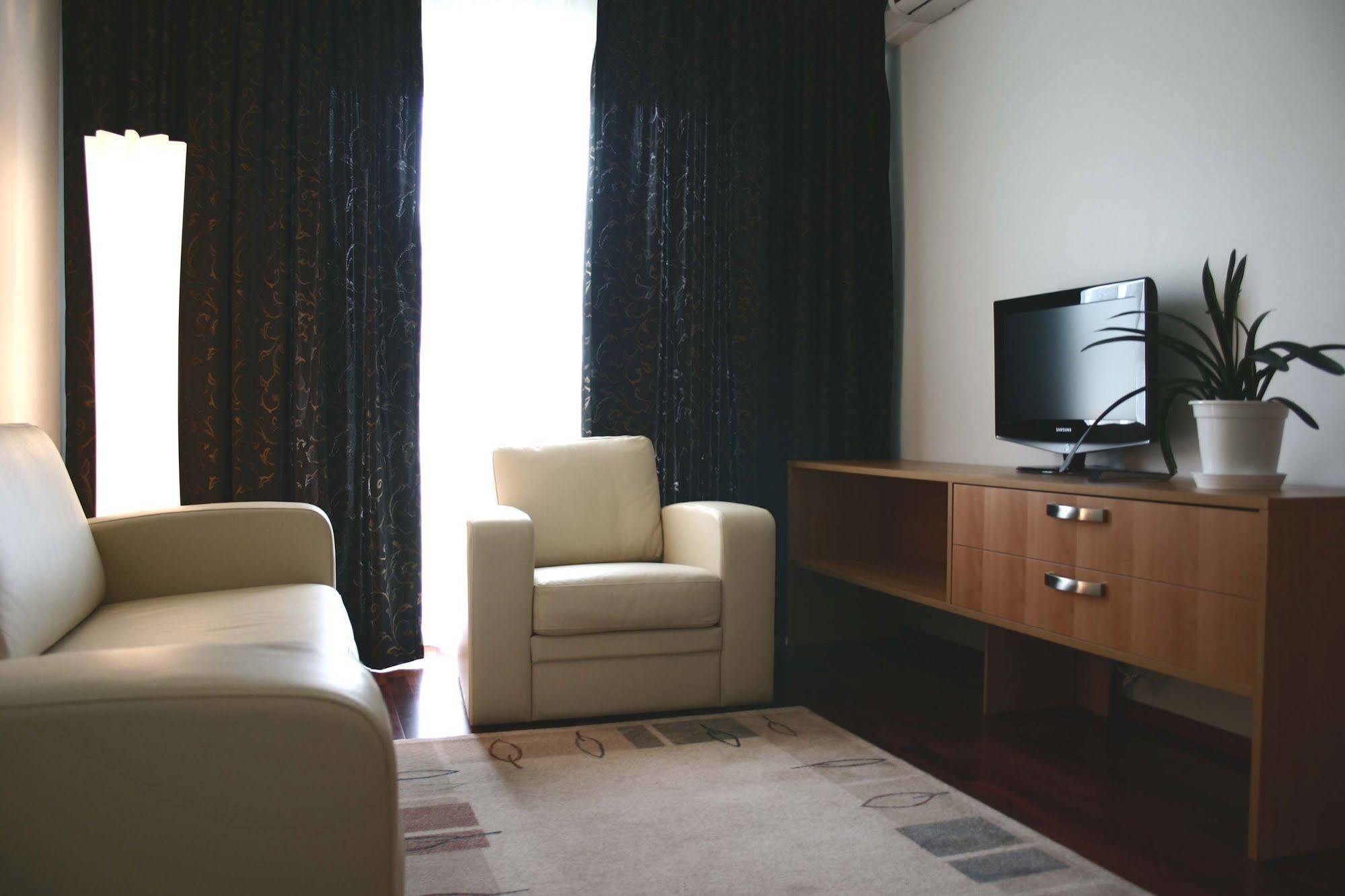 Raadimoisa Hotell Тарту Екстериор снимка