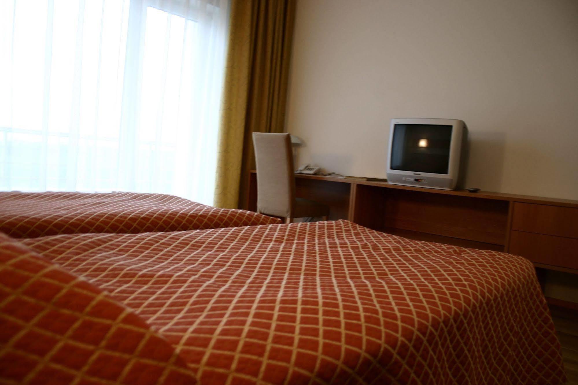Raadimoisa Hotell Тарту Екстериор снимка